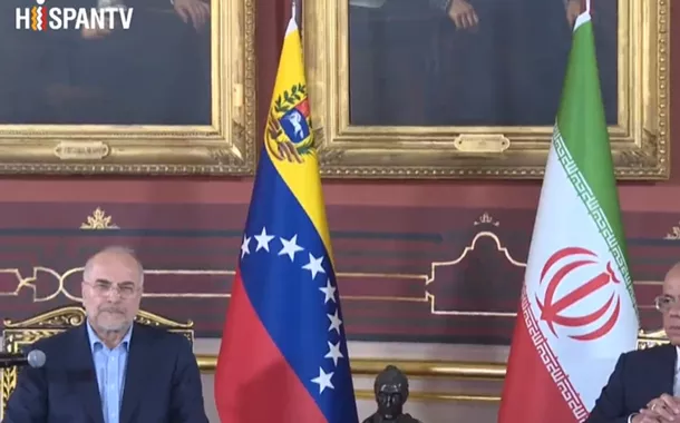 Qalibaf, presidente do parlamento iraniano (esq.) é recebido pelo presidente da Assembleia venezueana, Jorge Rodríguez 