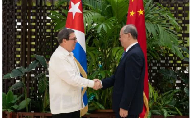 China e Cuba fortalecem laços com visita de representante especial a Havana