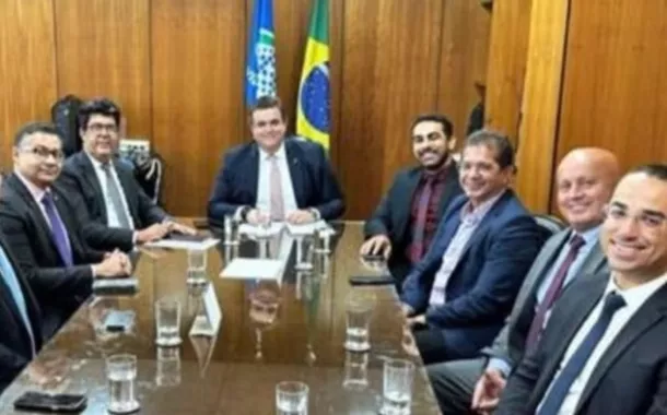 Wolney Queiroz em reunião com ex-dirigentes do INSS suspeitos de corrupção, em janeiro de 2023