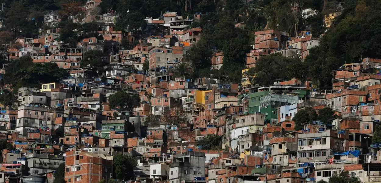 Governo leva CEP a todas as favelas do país