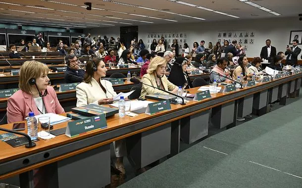 Mulheres são maiores vítimas da crise climática, dizem debatedoras no Brics