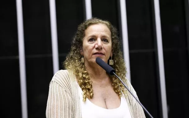 “Debater cultura é debater o Brasil”, diz Jandira Feghali sobre seu novo livro