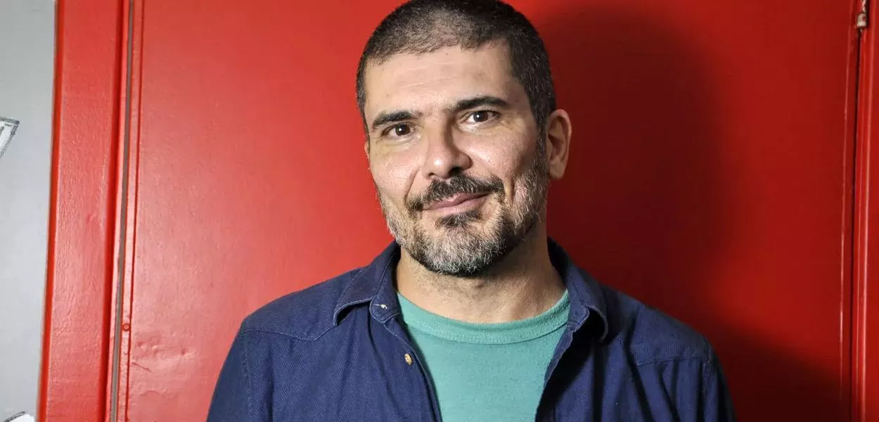 “A imprensa brasileira é puxadinho da Casa Branca”, afirma Latuff sobre narrativa de terrorismo ligada ao Comando Vermelho