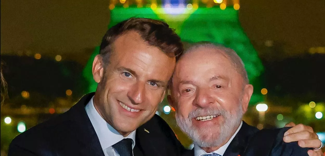 Lula posa ao lado de Macron