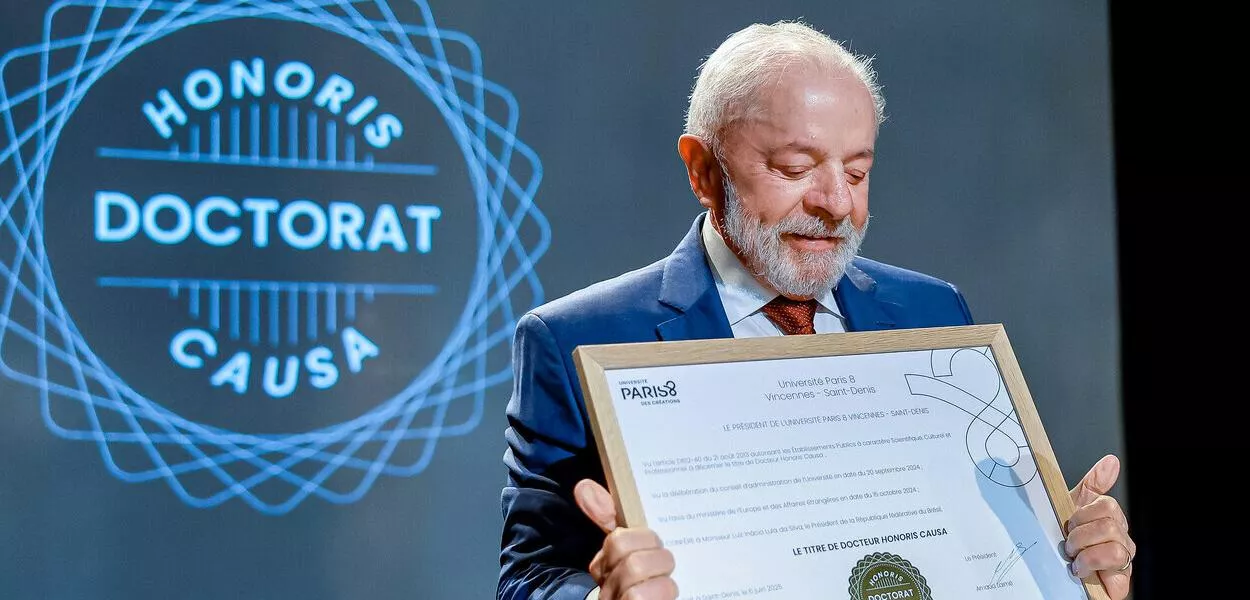 Lula recebe título de Doutor Honoris Causa da Universidade Paris 8
