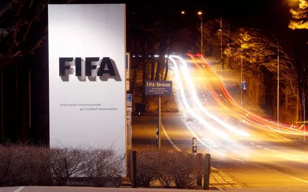 Logo da Fifa próximo da sede da entidade, em Zurique, na Suíça
27/02/2022
