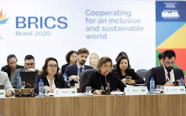 As embaixadoras Tatiana Rosito, do Ministério da Fazenda, e Liliam Chagas, do Itamaraty, presidiram a Reunião de Alto Nível do BRICS sobre Mudanças Climáticas e Desenvolvimento Sustentável na quarta-feira, 28 de maio, onde foram aprovados cinco documentos. 