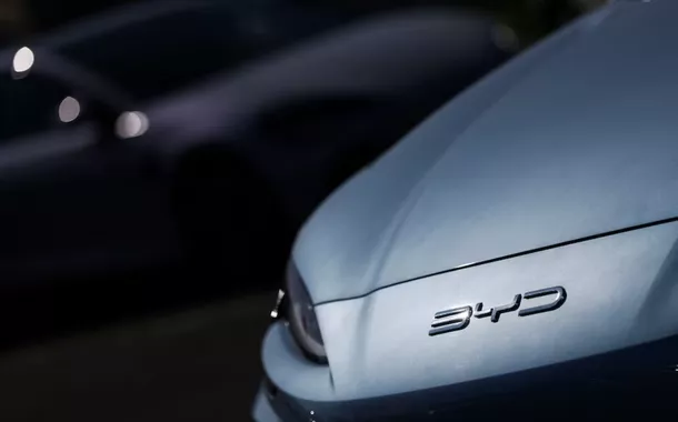 Ford e BYD negociam acordo para baterias de veículos híbridos, diz WSJ