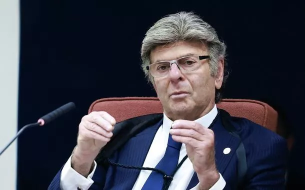 Fux diverge sobre medidas cautelares a Bolsonaro e critica ausência de provas de tentativa de fuga