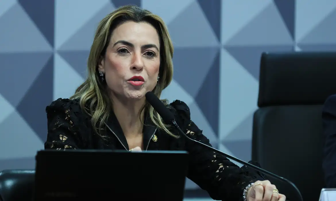 Em troca de farpas, Soraya Thronicke indica para jornalista um “bom motel” e torce para ela seja “sempre bem amada”