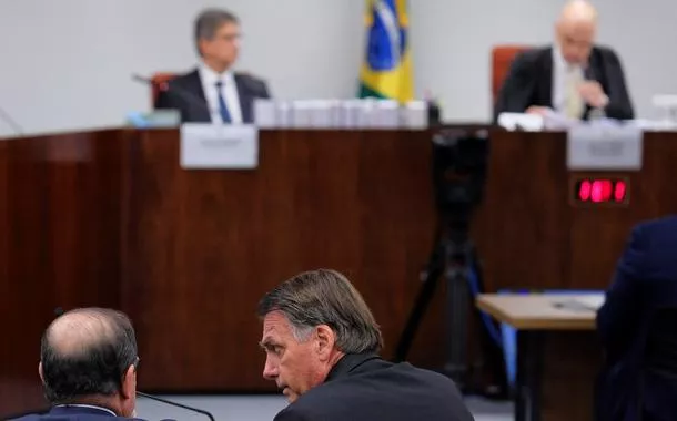 Jair Bolsonaro comparece ao julgamento no Supremo Tribunal do Brasil sobre a tentativa de golpe perante o ministro do Supremo Tribunal Federal Alexandre de Moraes - 10/06/2025