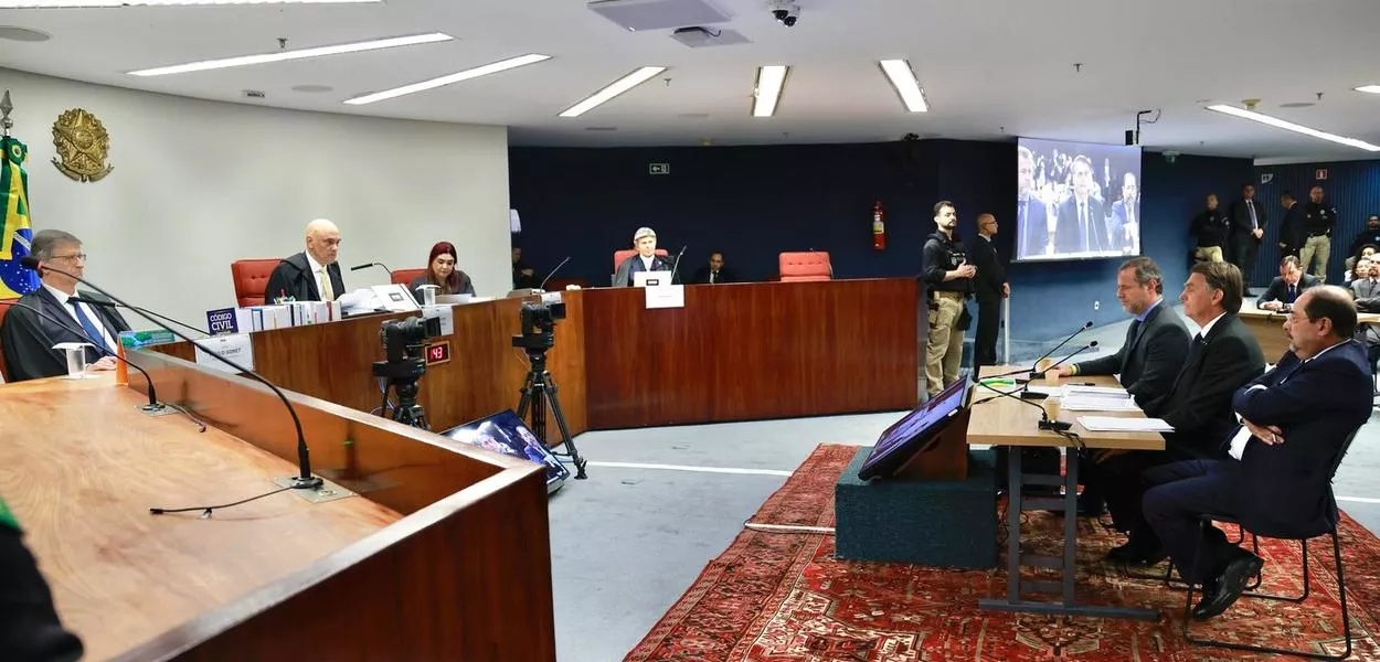Jar Bolsonaro é interrogado pelo ministro do STF Alexandre de Moraes durante oitiva sobre trama golpista