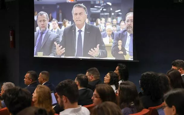 Bolsonaro confirma reunião com Zambelli e hacker Walter Delgatti
