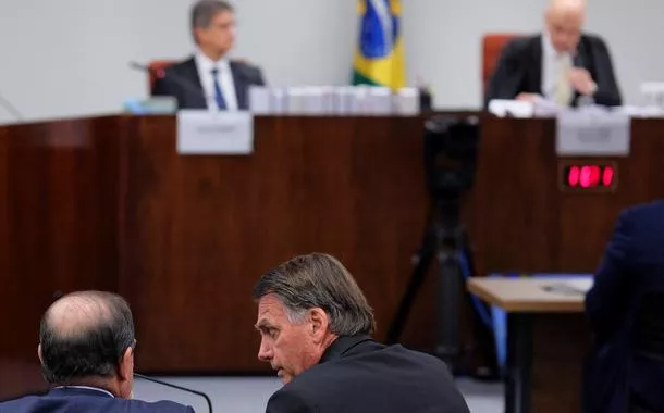 Jair Bolsonaro comparece ao julgamento no Supremo Tribunal do Brasil sobre a tentativa de golpe perante o ministro do Supremo Tribunal Federal Alexandre de Moraes - 10/06/2025