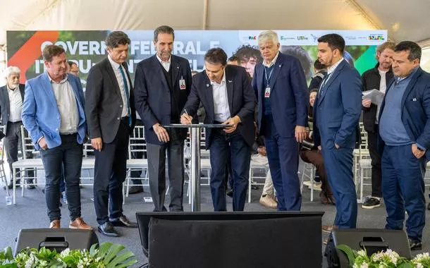 Governo anuncia edital da Itaipu para levar energia solar a todas as universidades públicas do Paraná