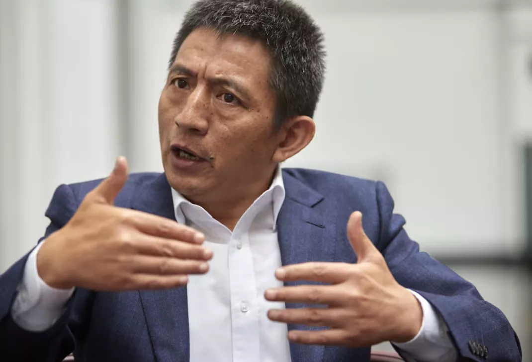 Li Chenggang gesticula durante uma entrevista à Reuters, à margem de uma reunião ministerial para discutir um projeto de acordo sobre a redução de subsídios para a indústria pesqueira em Genebra, Suíça, em 15 de julho de 2021