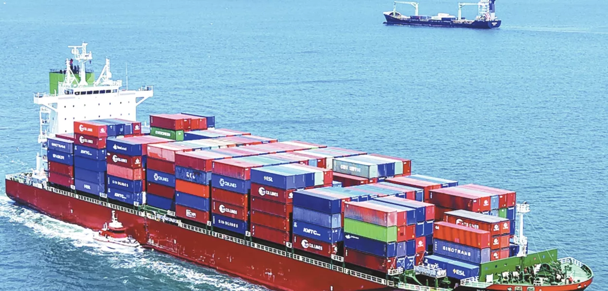 Navio de contêineres da China rumo à África