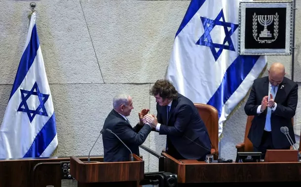 Em visita a Israel, Milei afirma que Argentina mudará embaixada para Jerusalém em 2026, desafiando consenso internacional