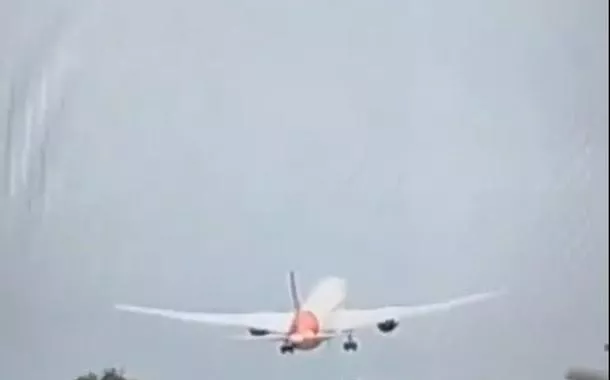 Avião que caiu na Índia com 242 pessoas declarou 'mayday' segundos após decolar