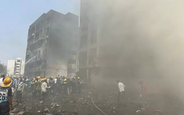 Local de acidente aéreo em Ahmedabad, na Índia
