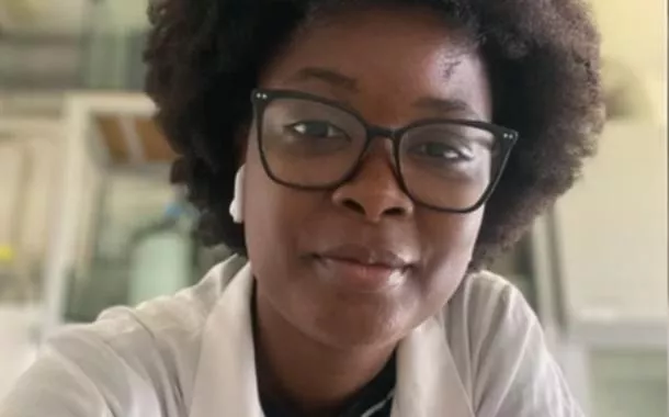 Morando em Portugal, Márcia Rodrigues decidiu visitar Paris antes de retornar ao Brasil. Lá, teve o passaporte retido e foi deportada