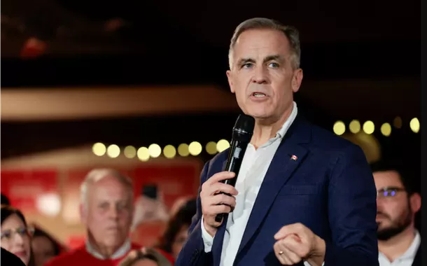 O primeiro-ministro canadense, Mark Carney, discursa no Victoria Edelweiss Club durante sua campanha eleitoral do Partido Liberal em Victoria, Colúmbia Britânica, Canadá, em 6 de abril de 2025
