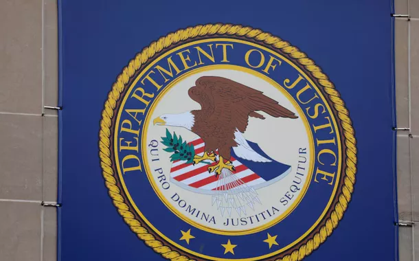 Justiça dos EUA processa Nova York por restringir prisões de imigrantes em tribunais