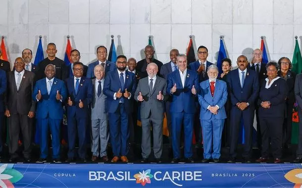 Fotografia oficial com chefes de Estado e de governo e dirigentes de organismos internacionais na Cúpula Brasil-Caribe