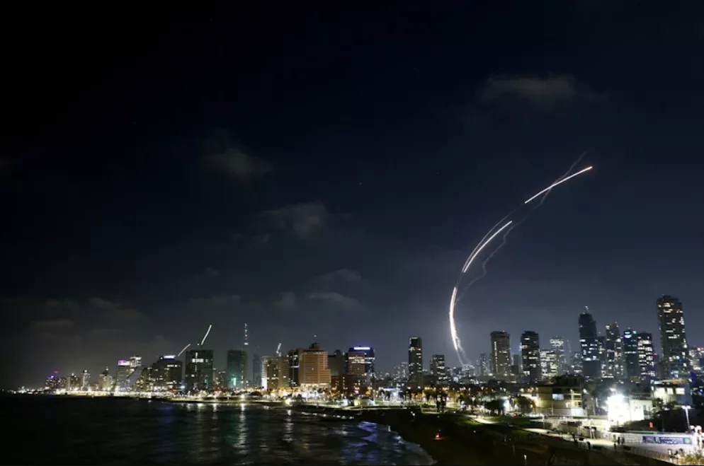 Mísseis lançados do Irã são interceptados em Tel Aviv - 13/06/2025