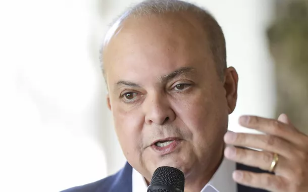 Governador de Brasília critica decisão do Banco Central e acusa PT e PSB de agirem contra o DF