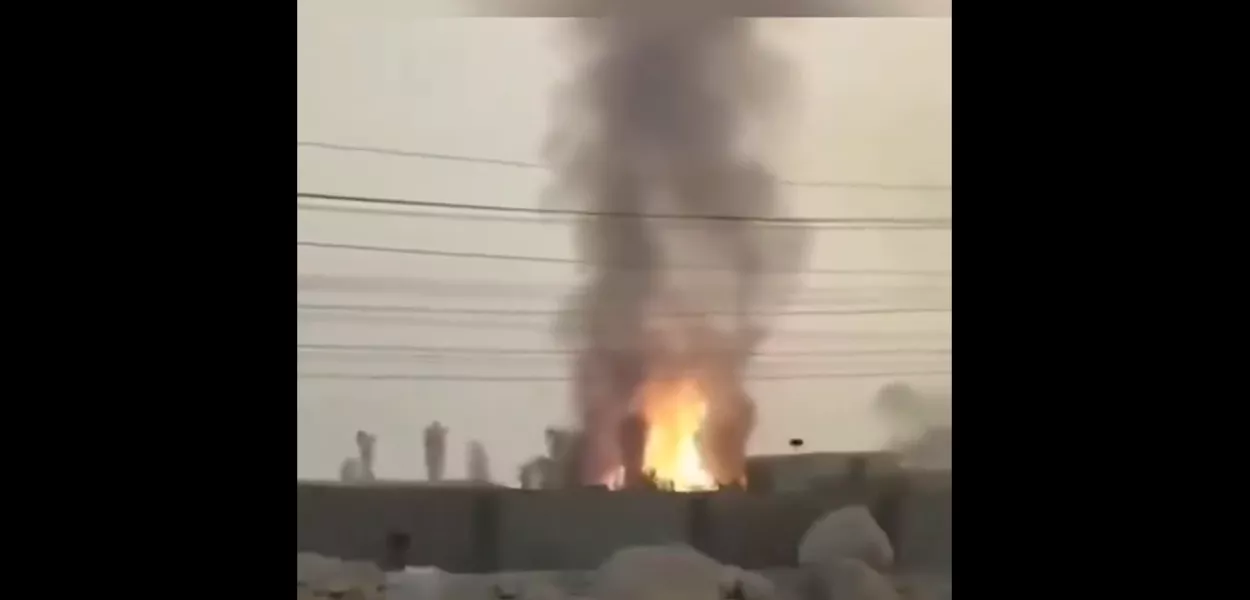 Campo de gás South Pars em chamas