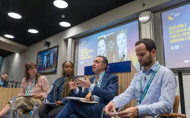 Barroso critica redes e defende regulação: “É preciso fazer com que mentir volte a ser errado”