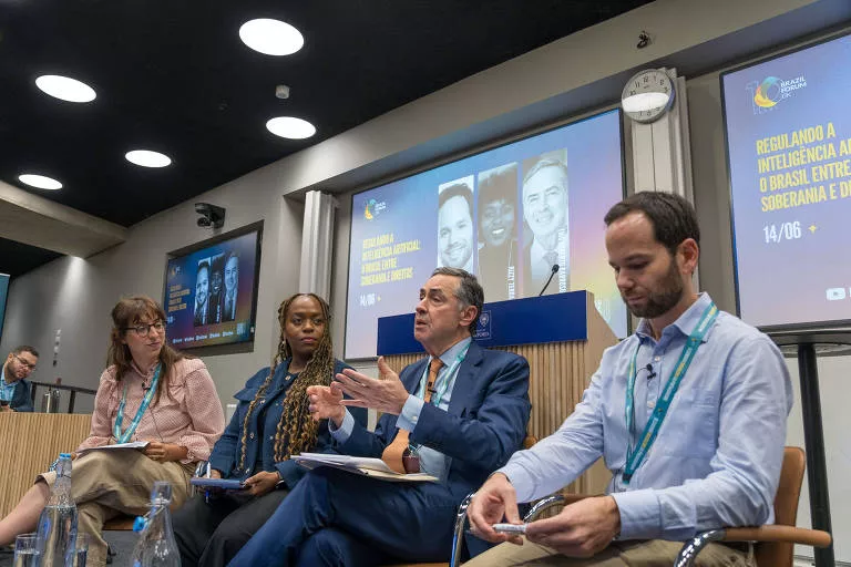 O presidente do STF, Luís Roberto Barroso, em evento em Londres