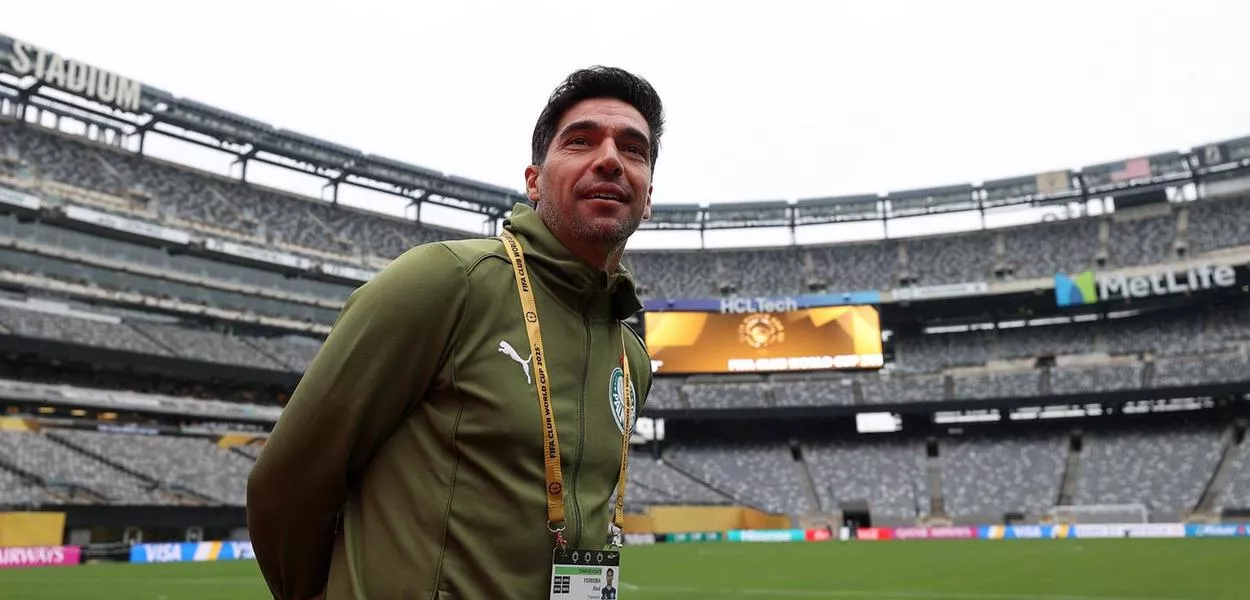Abel Ferreira, técnico da SE Palmeiras, visita o Estádio Metlife, onde será realizada a partida contra o Porto