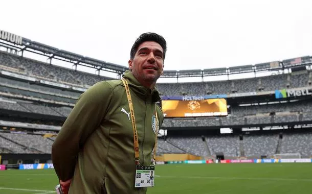 Abel Ferreira, técnico da SE Palmeiras, visita o Estádio Metlife, onde será realizada a partida contra o Porto