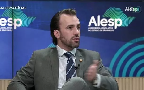 Deputado Lucas Bove durante entrevista - 3/5/2023