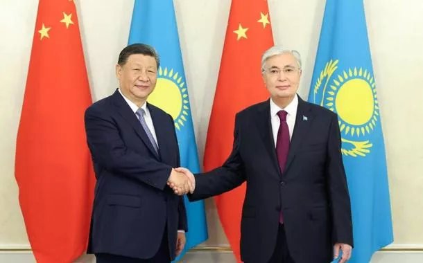 Xi Jinping e Tokayev, presidente do Cazaquistão,em encontro em julho de 2024