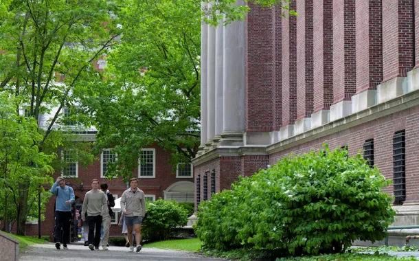 Juíza prorroga bloqueio contra decreto de Trump que barra estudantes estrangeiros em Harvard