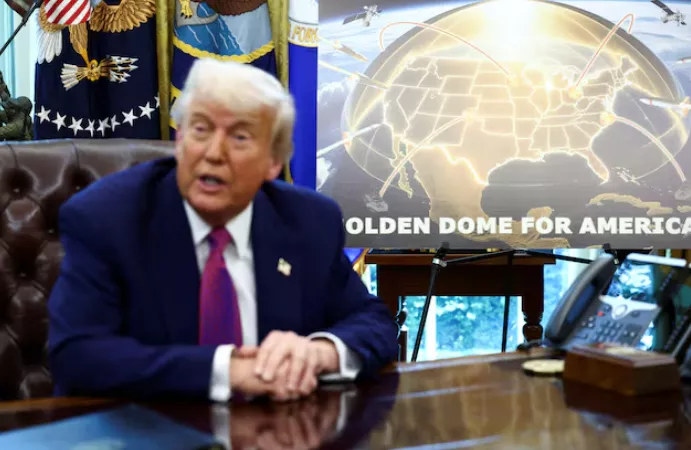 O presidente dos EUA, Donald Trump, faz um anúncio sobre o escudo de defesa antimísseis Golden Dome no Salão Oval da Casa Branca, em Washington, DC, EUA, em 20 de maio de 2025