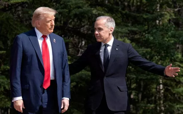 Presidente dos EUA, Donald Trump, e primeiro-ministro canadense, Mark Carney, durante encontro do G7, em Kananaskis, Alberta, Canadá - 16/06/2025
