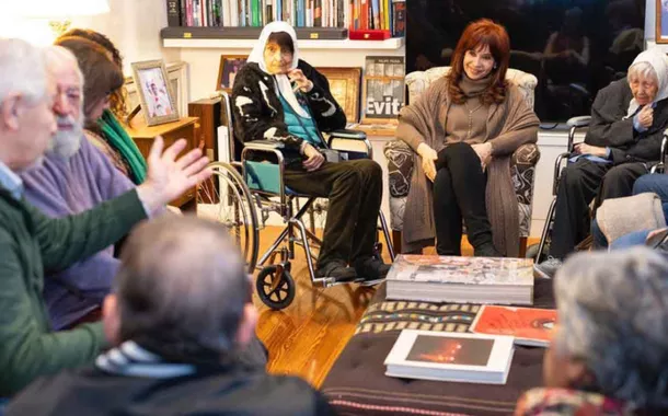 Cristina Kirchner recebe religiosos e ativistas