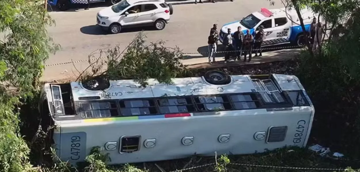 No momento do acidente, o coletivo da Viação Redentor estava lotado