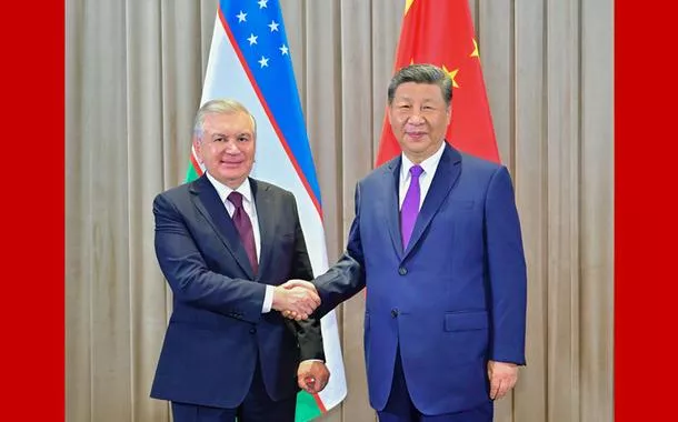 Xi Jinping se reúne com presidente do Uzbequistão