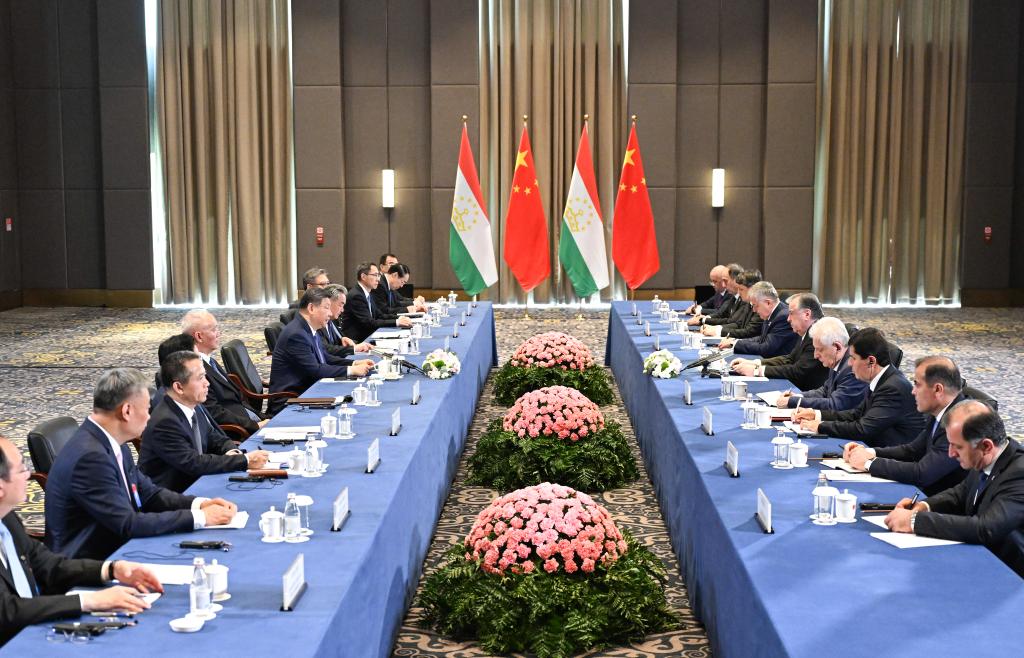 Xi pede à China e ao Tadjiquistão que expandam escala do comércio e investimento bilaterais