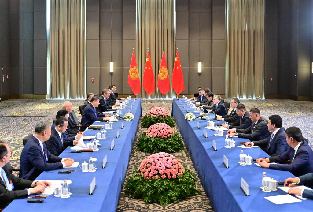 Xi afirma que cooperação entre China e Quirguistão tem um grande potencial