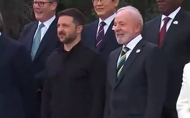Lula e Volodymyr Zelensky com lideranças do G7