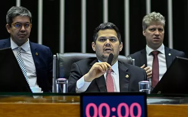 Alcolumbre trava pautas no Senado, ganha força nas indicações e governo Lula cede para avançar