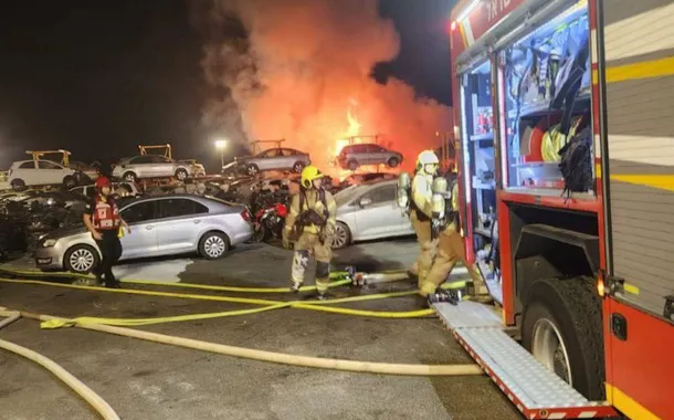 Um Incêndio foi registrado em um estacionamento em Tel Aviv após os ataques iranianos na noite desta terça-feira, 17/06/2025