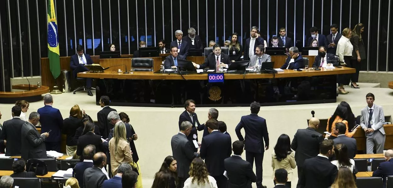 Plenário da Câmara dos Deputados durante sessão conjunta do Congresso Nacional destinada à deliberação de vetos.