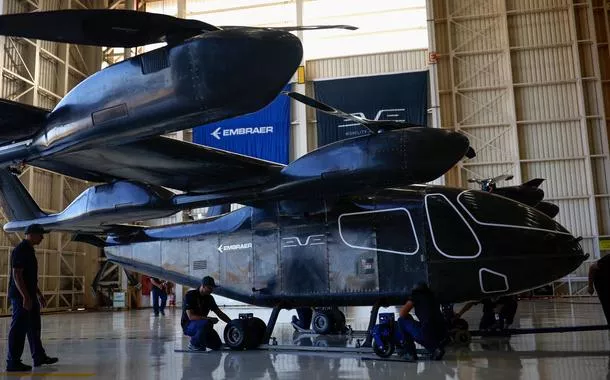 Protótipo em escala real do táxi voador desenvolvido pelo fabricante de aeronaves elétricas Eve 